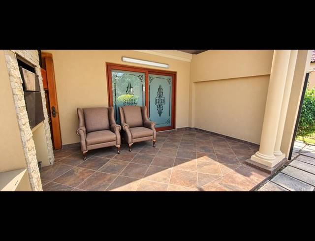 4 BEDROOM HOUSE FOR SALE IN HEUWELSIG ESTATE